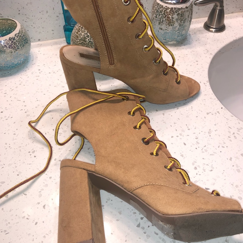 🤩Stylish Urban Construction Boots🤩 Gently Used